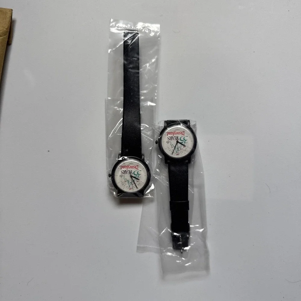 2 Lorus Disney Land 35 Years Black Round Bezel Black Leather Band Watch NOS